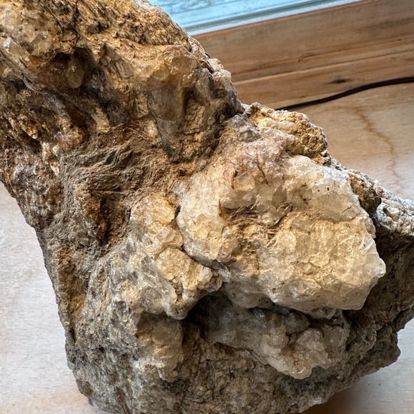 Rustic one of a kind hand crafted Stone Table Lamp with white Shade. Quartz/Mica - Picture 5 of 5